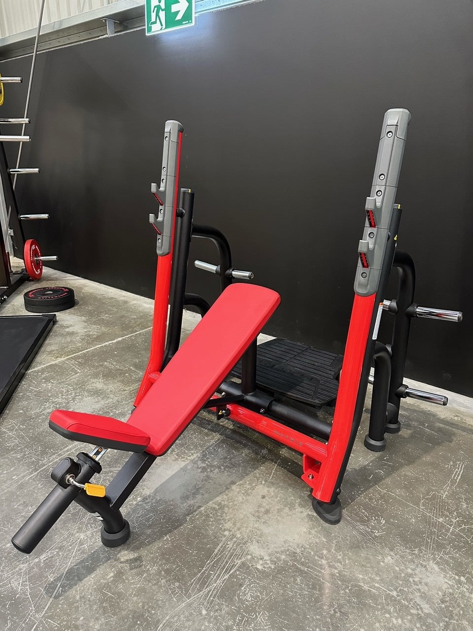 Matrix Magnum Breaker Olympic Incline Bench (Showroom Model)