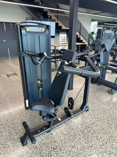 Matrix Versa Converging Shoulder Press (Showroom Model)